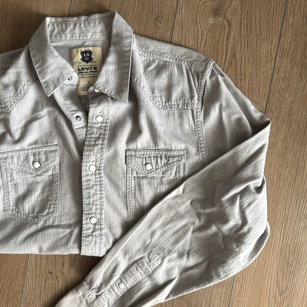 Levi’s Men's M Gray Button-Up Shirt